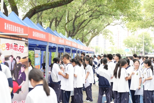 热风鼓荡青春志，名企共筑启航桥——温州市轻工学校2025年6月校园招聘会火热启幕